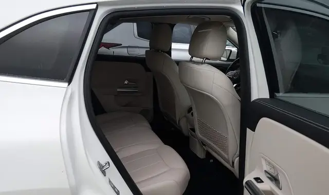 MERCEDES-BENZ GLA 250 2023