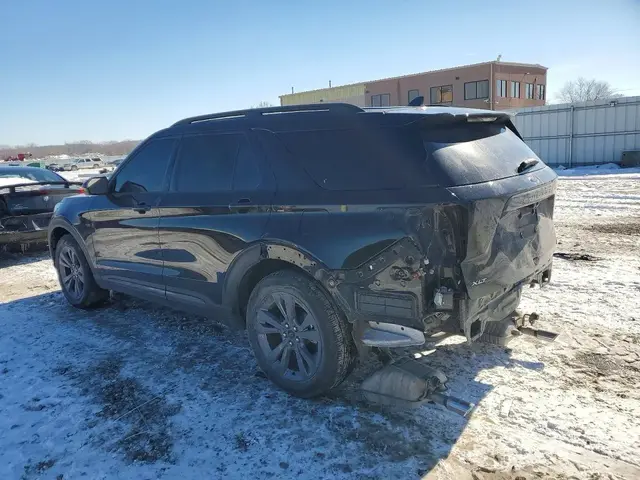 FORD EXPLORER XLT 2022