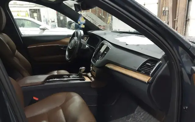 VOLVO XC90 T6 MOMENTUM 7 2021