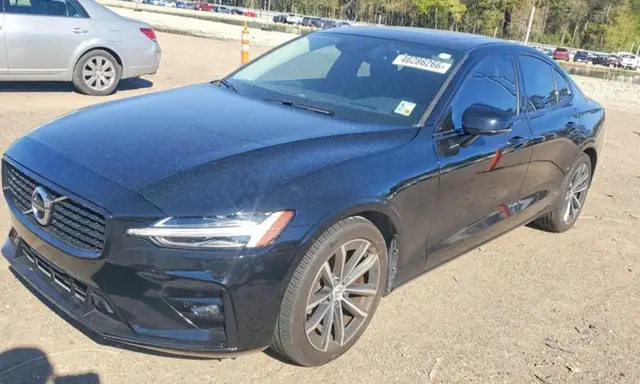 VOLVO S60 B5 MOMENTUM 2022