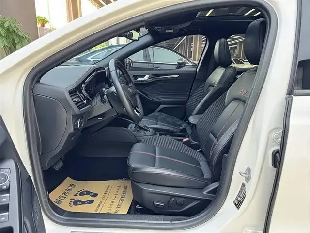 FORD FOCUS HATCHBACK ECOBOOST 180 2022