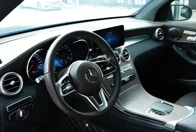 MERCEDES-BENZ GLC 2022