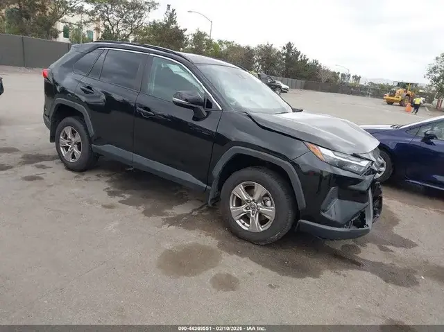 TOYOTA RAV4 XLE 2022