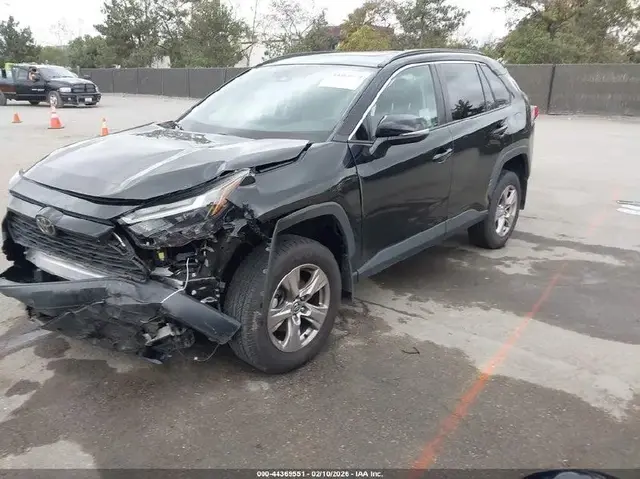 TOYOTA RAV4 XLE 2022