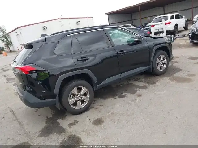 TOYOTA RAV4 XLE 2022