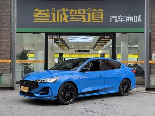 FORD FOCUS SEDAN ECOBOOST 180 2022