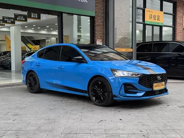 FORD FOCUS SEDAN ECOBOOST 180 2022