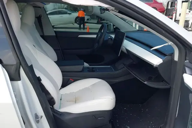 TESLA MODEL Y AWD/LONG RANGE 2023