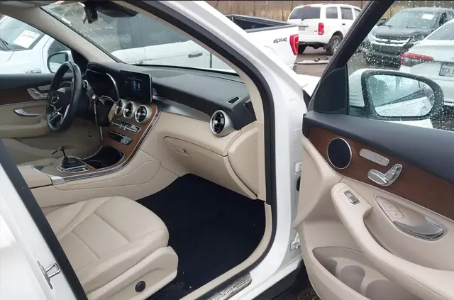 MERCEDES-BENZ GLC 300 2022