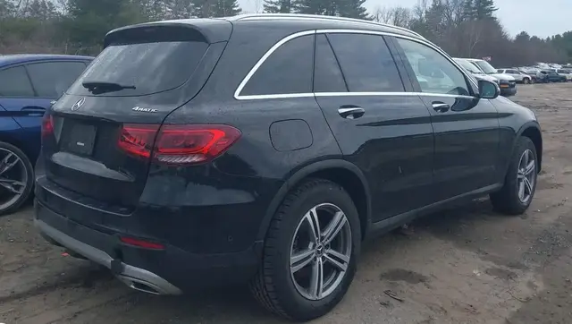 MERCEDES-BENZ GLC 300 2022