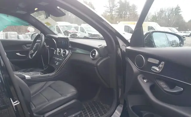 MERCEDES-BENZ GLC 300 2022