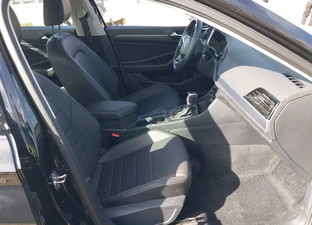 VOLKSWAGEN JETTA SE 2024