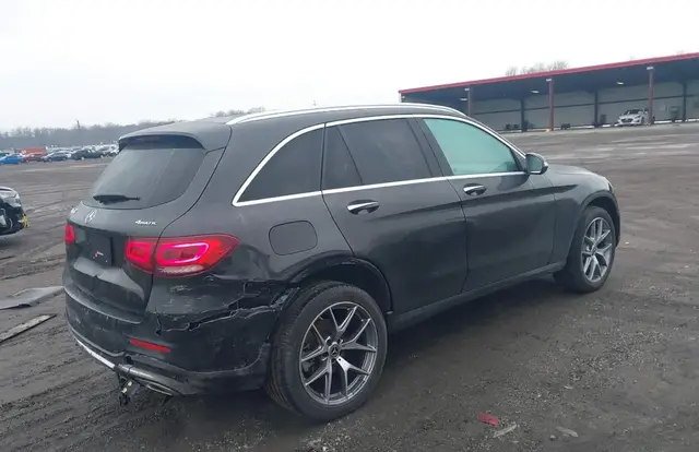 MERCEDES-BENZ GLC 300 2022