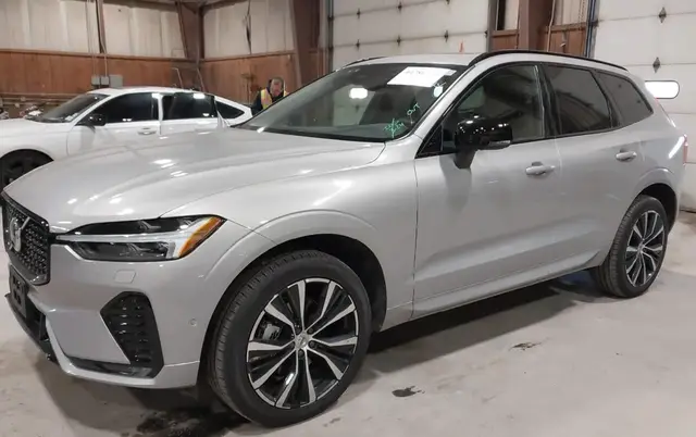 VOLVO XC60 B5 PLUS 2025