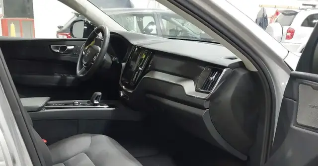 VOLVO XC60 B5 PLUS 2025