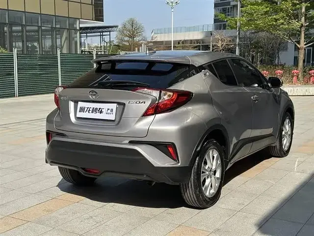 TOYOTA C-HR 2021