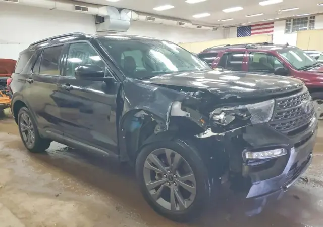 FORD EXPLORER XLT 2023