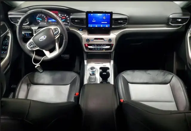 FORD EXPLORER XLT 2023