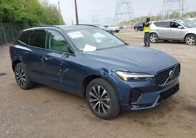 VOLVO XC60 B5 CORE DARK 2024