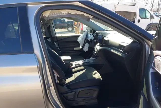 FORD EXPLORER XLT 2023