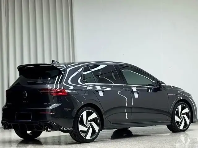 VOLKSWAGEN GOLF GTI 2021