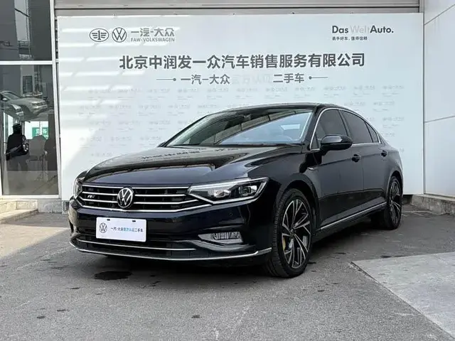 VOLKSWAGEN PASSAT LUXURY 2022