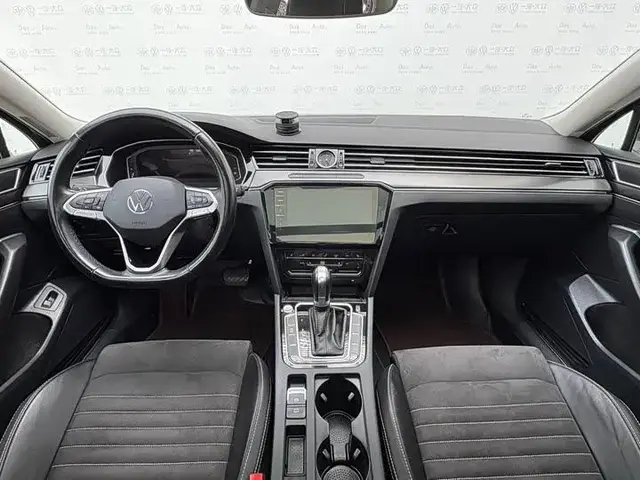 VOLKSWAGEN PASSAT LUXURY 2022