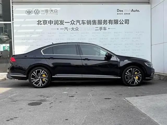 VOLKSWAGEN PASSAT LUXURY 2022
