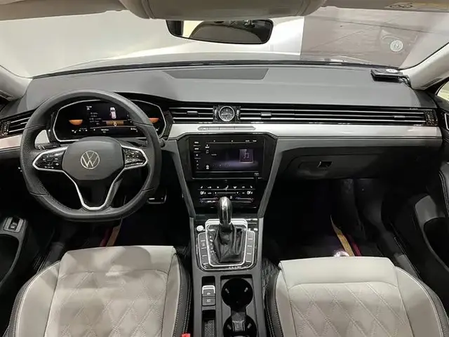VOLKSWAGEN MAGOTAN 330TSI DSG 2023