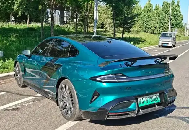 XIAOMI SU7 ULTRA 2025