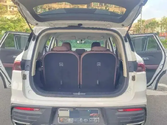 GEELY OKAVANGO 2022