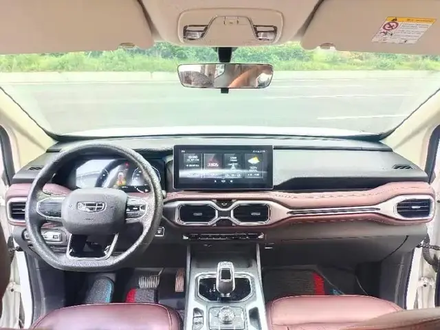 GEELY OKAVANGO 2022