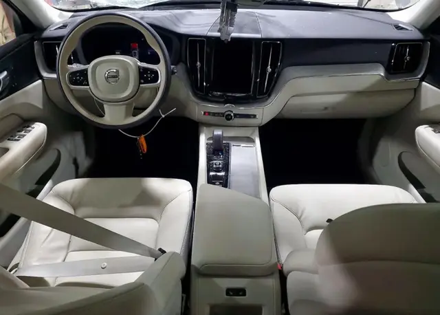VOLVO XC60 PLUS 2025
