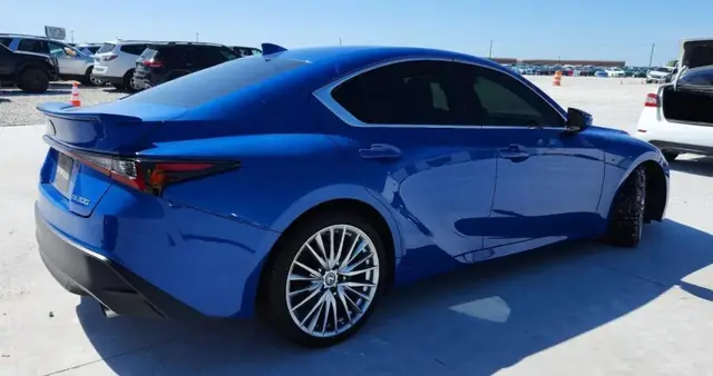 LEXUS IS BASE 2022