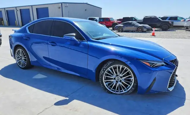 LEXUS IS BASE 2022
