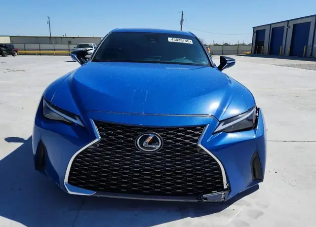 LEXUS IS BASE 2022