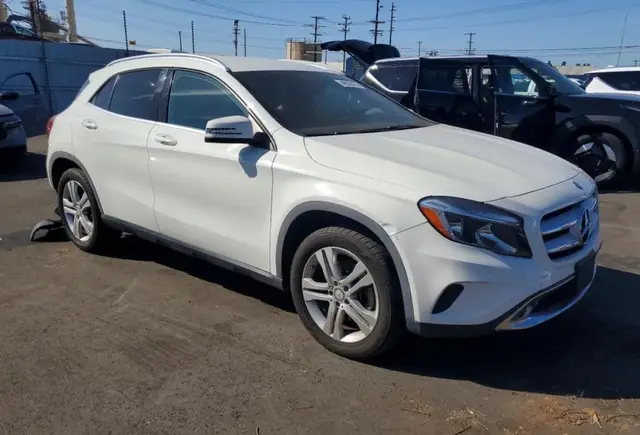MERCEDES-BENZ GLA 250 2017