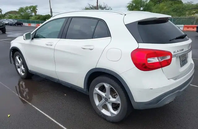 MERCEDES-BENZ GLA 250 2018