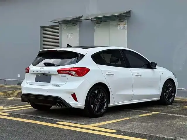 FORD FOCUS HATCHBACK ECOBOOST 180 2022