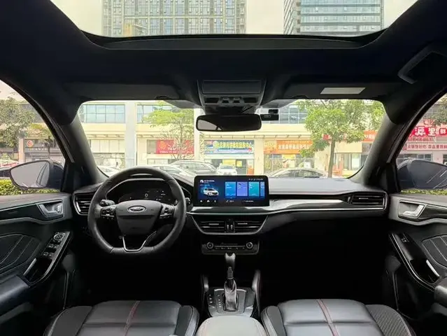 FORD FOCUS HATCHBACK ECOBOOST 180 2022