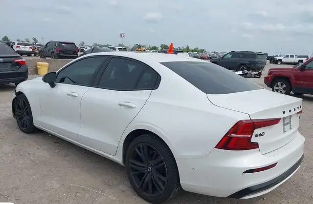 VOLVO S60 B5 PLUS BLACK EDITION 2024