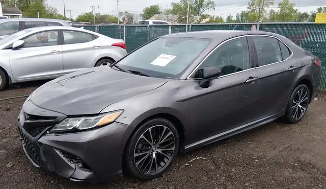 TOYOTA CAMRY SE 2020