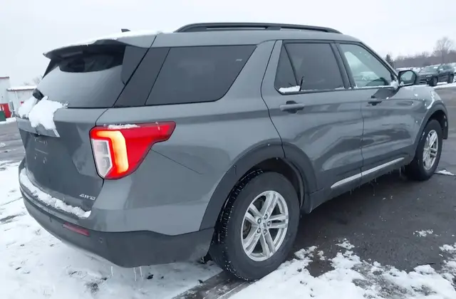 FORD EXPLORER XLT 2022