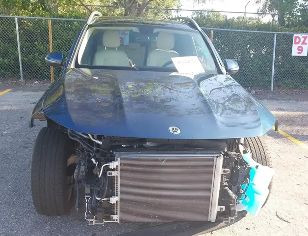 MERCEDES-BENZ GLB250 2023