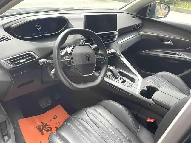 PEUGEOT 5008 2023