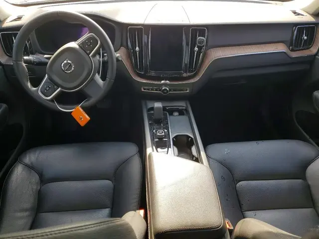 VOLVO XC60 B5 MOMENTUM FWD 2022