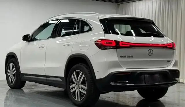 MERCEDES-BENZ EQA 2023