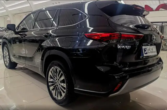 TOYOTA HIGHLANDER LUXURY 2025