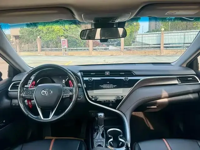 TOYOTA CAMRY 2019