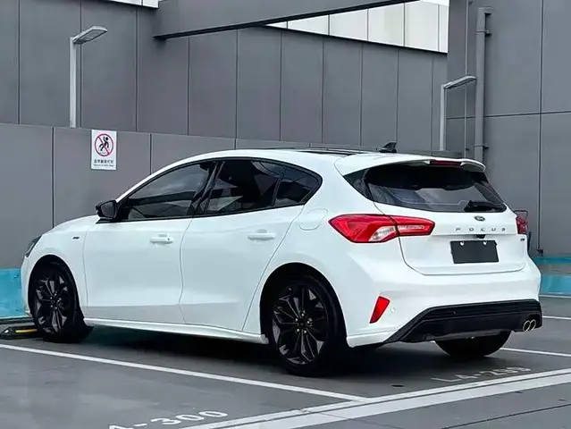 FORD FOCUS HATCHBACK ECOBOOST 180 2022